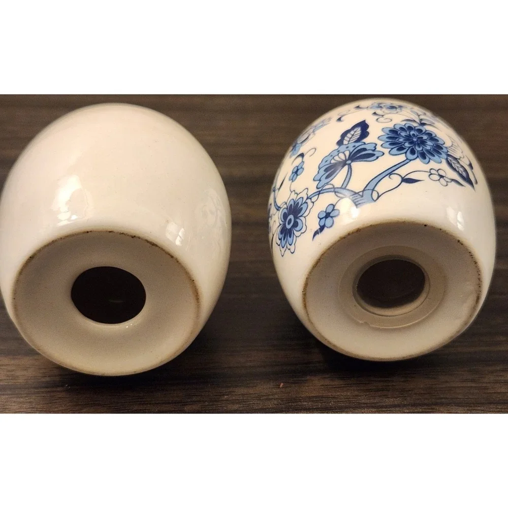 2-VINTAGE BLUE ONION SALT AND PEPPER SHAKERS UNMARKED 2-1/2